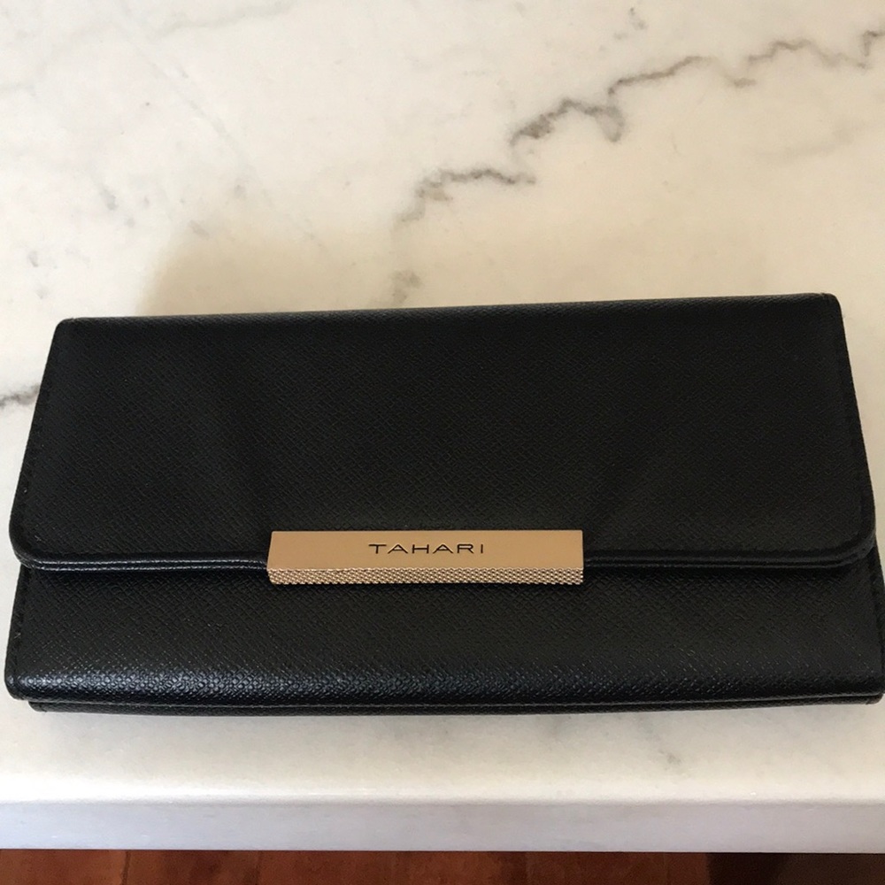 Gently Used Tahari Wallet